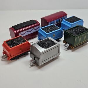 Thomas the Tank Engine & Friends Trackmaster Tender Lot Caitlin Edward